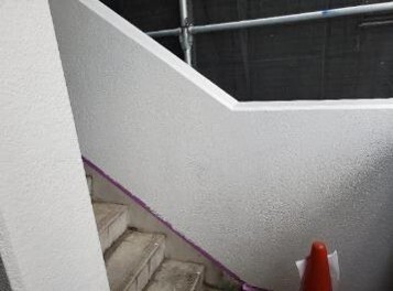 屋外階段壁塗装完了